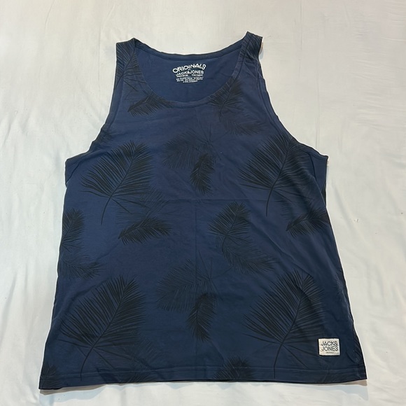 3 Tank tops bundle - Picture 3 of 4